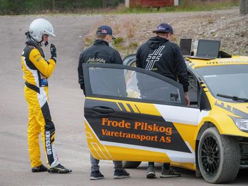 Bil sponset av Frode Pilskog Varetransport AS